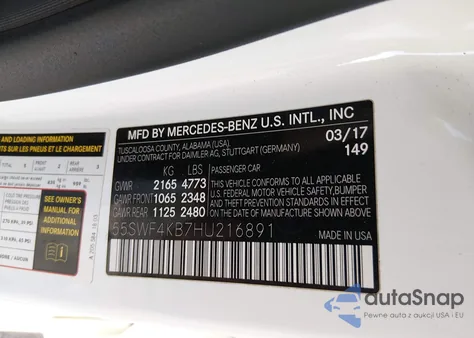 2017 Mercedes-Benz C 300 4Matic z USA, uszkodzony, nr VIN 55SWF4KB7HU216891